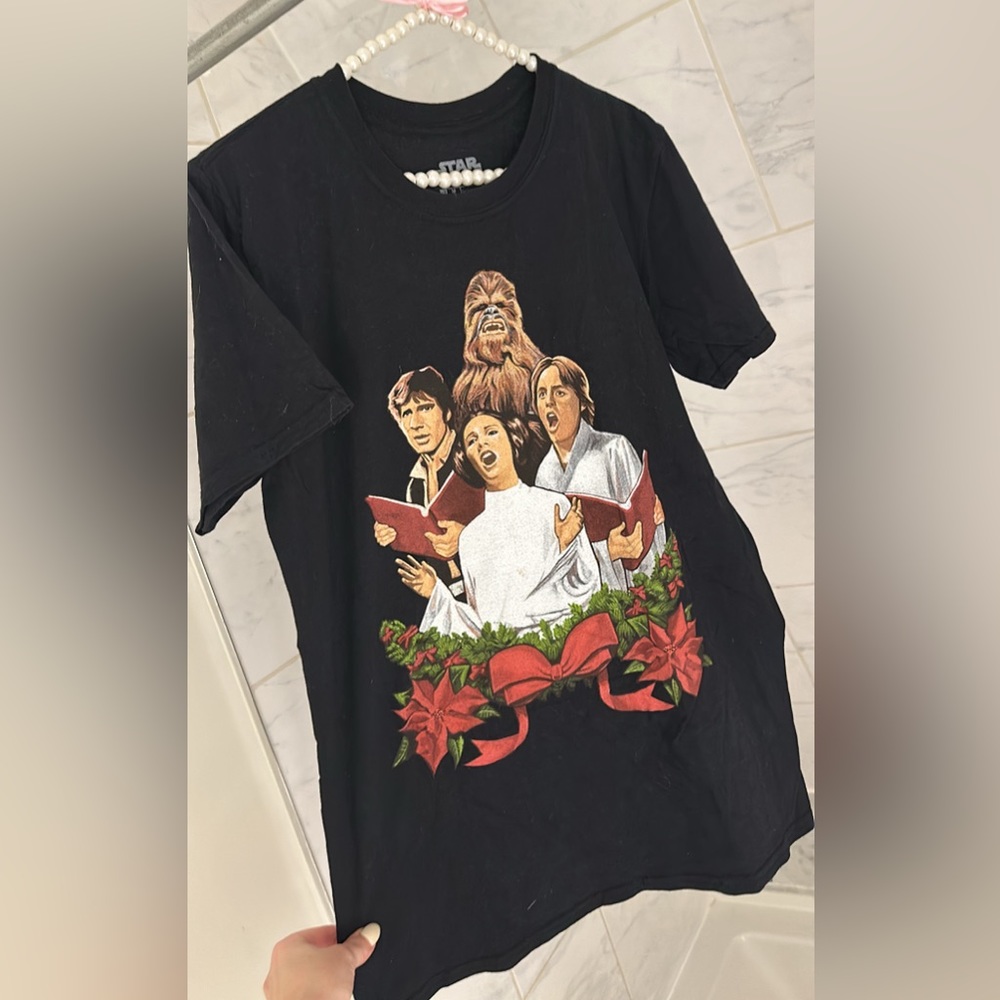 Ladies fitted Star Wars shirt (medium)